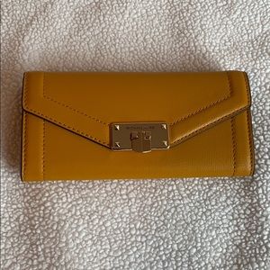 NWT MICHAEL KORS KINSLEY LARGE CARRYALL WALLET